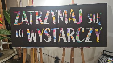 „Zatrzymaj się, to wystarczy” – wyjątkowy wernisaż prac naszych wychowanek