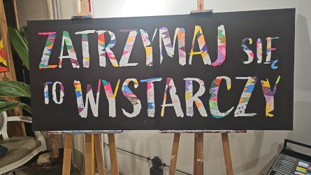 „Zatrzymaj się, to wystarczy” – wyjątkowy wernisaż prac naszych wychowanek