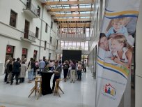 Powiększ obraz: Zdjęcie przedstawia uczestników debaty podczas eksperymentu społecznego