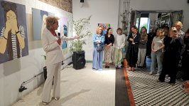 Powiększ obraz: „Zatrzymaj się, to wystarczy” – wyjątkowy wernisaż prac naszych wychowanek - Zdjęcie nr 4